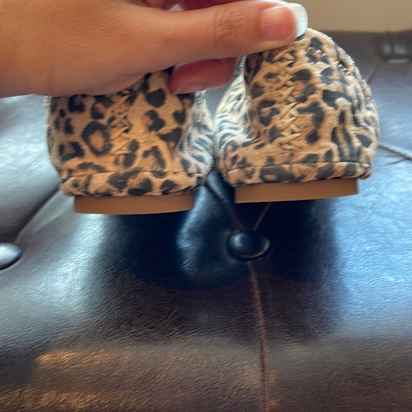 Like New Lucky Brand flats sz7.5 - Picture 2 of 7